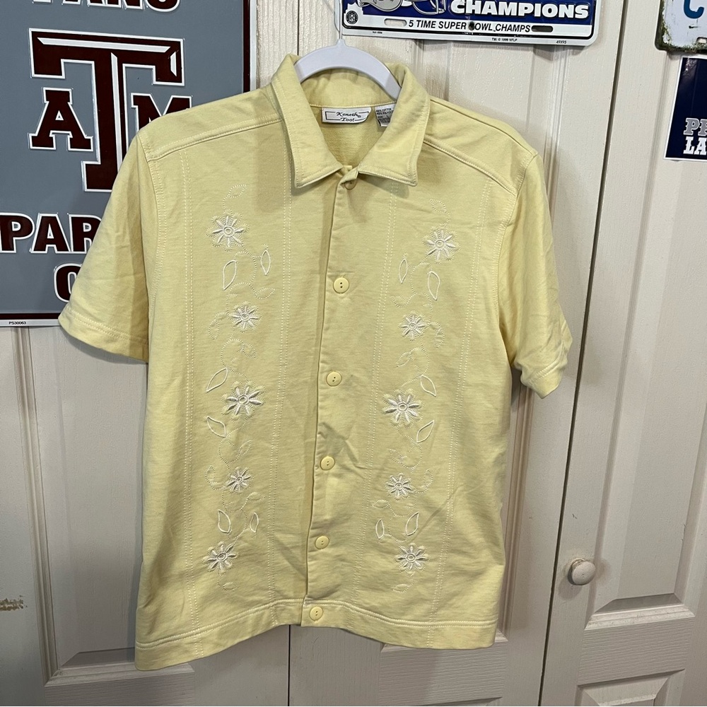 Keneth Too Women’s Embroidered Bottom Down Blouse